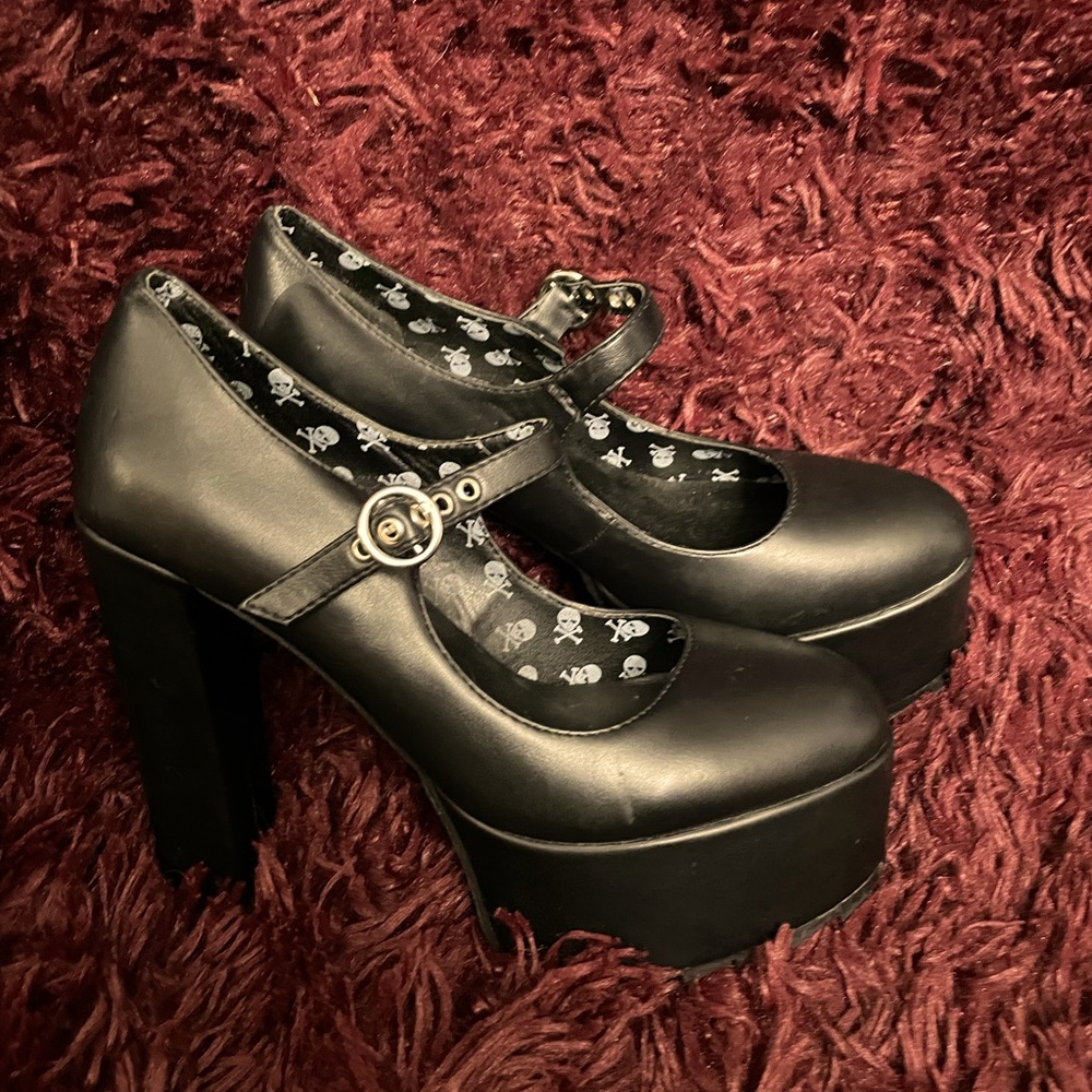 LAMODA high heels.